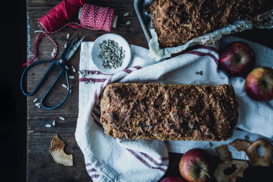 Royal sweet bread with fruit and seeds - Sara Bäckmo