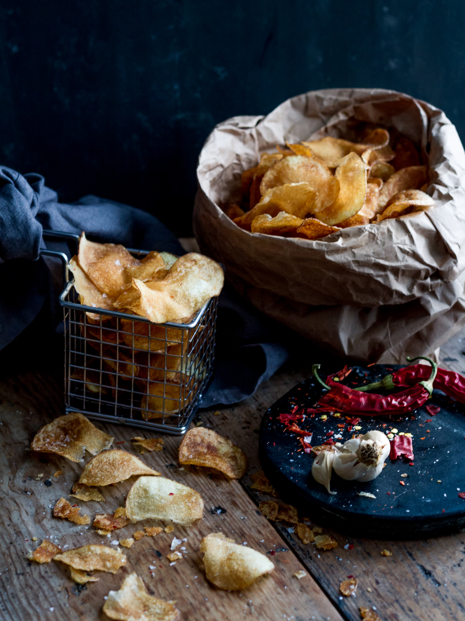Läckra hemmagjorda potatischips med chili.
