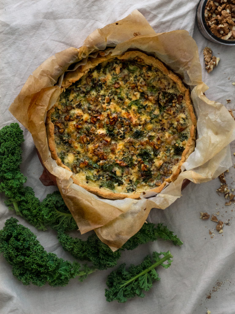 Kale and blue cheese pie with walnuts - Sara Bäckmo