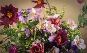 Detaljbild på Saras första arrangemang